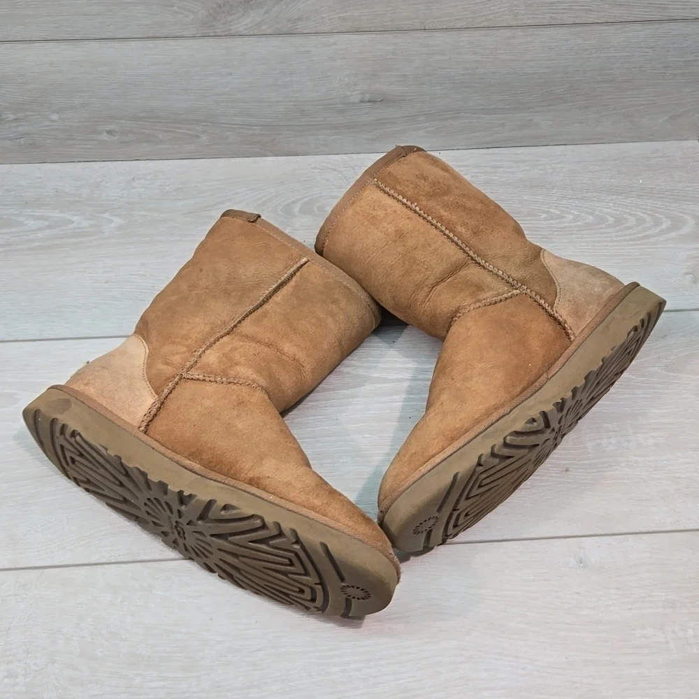 Ugg Australia Women 5825 Suede Sheepskin Boots shoes sz 8